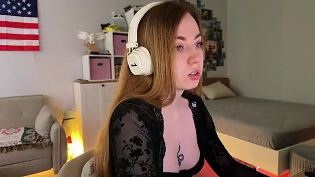 LinaWitch online show from March 22, 1:17 pm