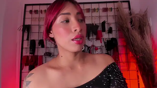 Snapshot of charrlotte_quinn chatting on October 7, 9:19 pm charrlotte quinn online show from October 7, 9:19 pm