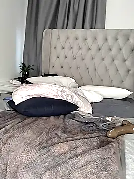 Snapshot of NiftyNora chatting on September 10, 4:56 am NiftyNora online show from September 10, 4:56 am