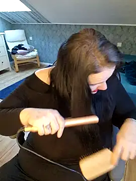 DiewildeRose online show from February 4, 9:12 am