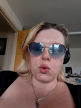pinkieMilfPUSY online show from June 15, 12:27 pm