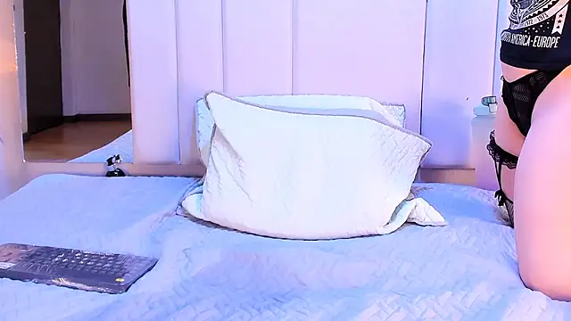 ElizabethAdams  online show from November 24, 6:37 am