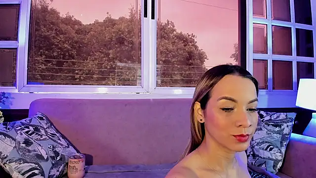 Snapshot of Alice_simpson1 chatting on October 16, 12:30 pm Alice simpson1 online show from October 16, 12:30 pm