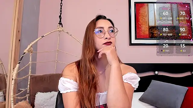 Snapshot of _LaraMom_ chatting on October 15, 7:27 pm LaraMom online show from October 15, 7:27 pm