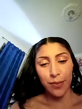 Snapshot of tiffani__love chatting on September 22, 2:43 am tiffani love online show from September 22, 2:43 am