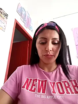 Snapshot of tiffani__love chatting on September 20, 9:24 pm tiffani love online show from September 20, 9:24 pm