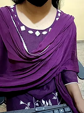 Snapshot of Nithya_05 chatting on September 17, 5:27 am Nithya 05 online show from September 17, 5:27 am
