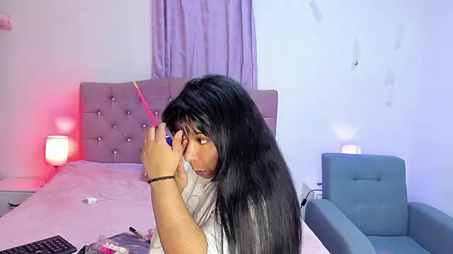 Latinabombsheell online show from December 5, 3:39 am