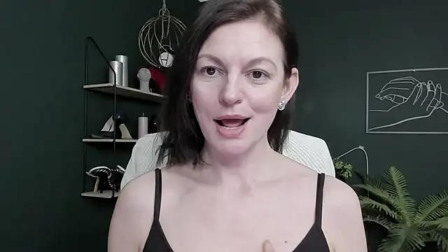 VivianWILD online show from April 18, 6:38 am