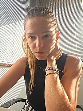 lucie mehott online show from August 4, 8:09 am