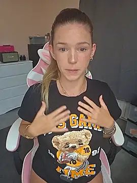 lucie mehott online show from July 26, 9:50 am