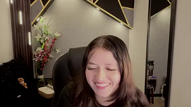 Snapshot of almma_shy chatting on September 11, 1:44 pm almma shy online show from September 11, 1:44 pm