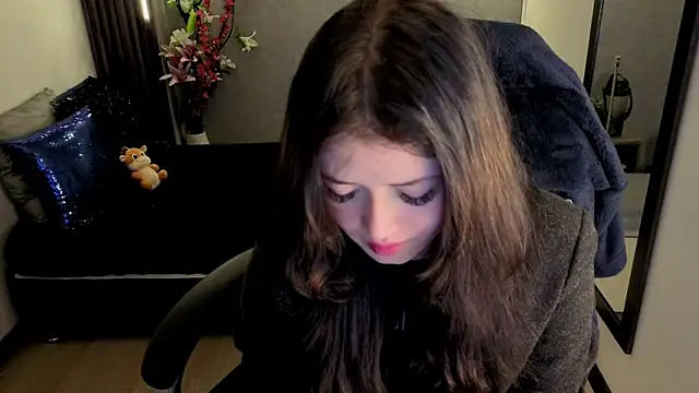 Snapshot of almma_shy chatting on September 22, 1:31 pm almma shy online show from September 22, 1:31 pm