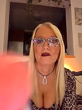 Snapshot of kikkastar chatting on October 5, 8:14 pm kikkastar online show from October 5, 8:14 pm