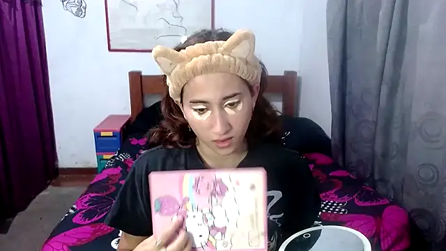 Snapshot of LadyMilk003 chatting on October 8, 3:38 pm LadyMilk003 online show from October 8, 3:38 pm