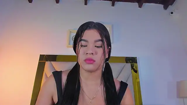 Snapshot of nicole_grace0 chatting on October 21, 12:09 pm nicole grace0 online show from October 21, 12:09 pm