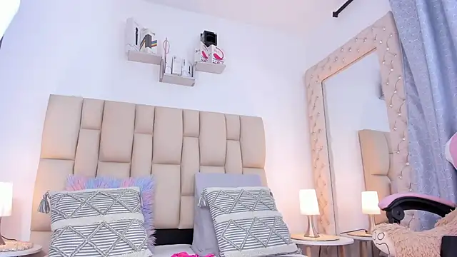 lorennahernandez01 online show from April 15, 11:33 am