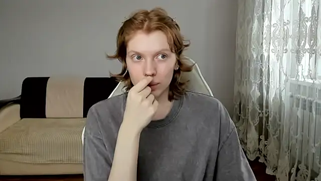 StellaDavis online show from April 13, 11:11 am