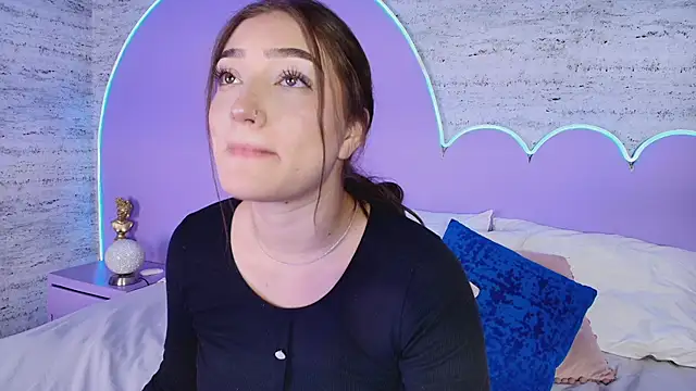 Giaa Ross online show from April 14, 8:20 pm