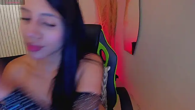 CharlotteCox  online show from March 31, 12:21 am