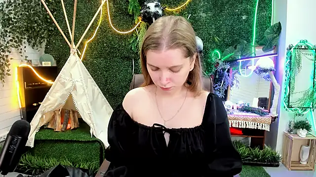 Snapshot of MayaSinabon chatting on October 5, 12:10 pm MayaSinabon online show from October 5, 12:10 pm