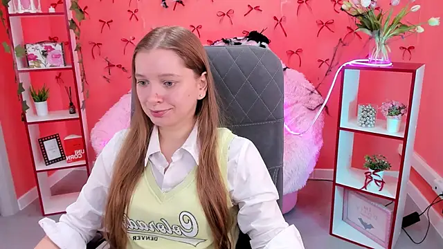 Snapshot of MayaSinabon chatting on October 15, 9:23 am MayaSinabon online show from October 15, 9:23 am