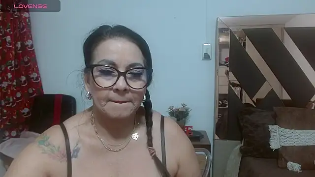 lindaesmeralda online show from February 20, 11:01 am