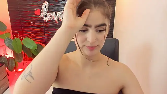 Snapshot of sofia_44 chatting on October 2, 1:38 pm sofia 44 online show from October 2, 1:38 pm