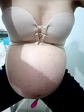 SweetGirl2k2 online show from May 6, 12:47 am