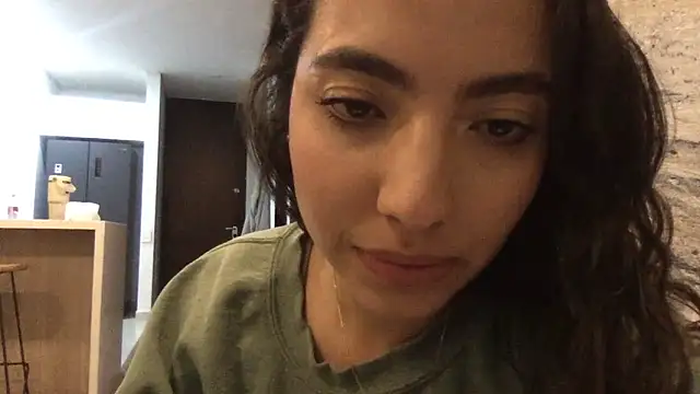 Sophi  a online show from April 6, 11:39 pm