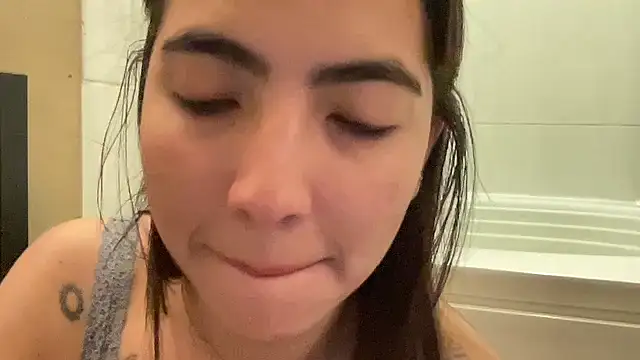 Sophi  a online show from January 17, 2:13 pm