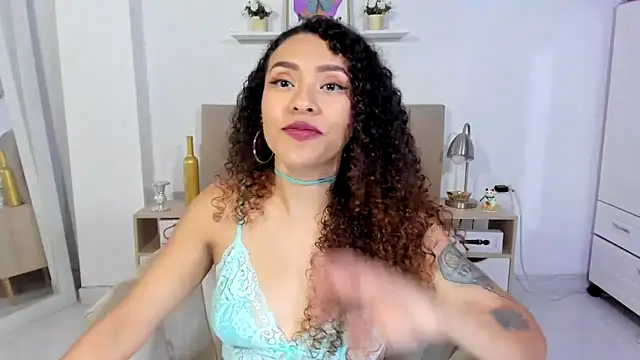 Zoe Gruber online show from June 10, 12:10 am