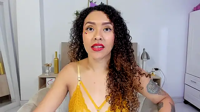 Zoe Gruber online show from June 24, 12:20 am