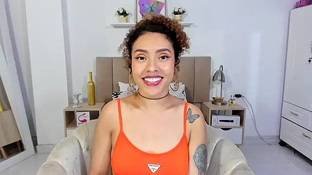 Zoe Gruber online show from June 11, 12:32 am