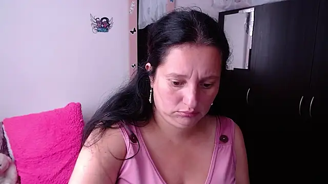 Snapshot of CristialJones_ chatting on October 16, 1:14 pm CristialJones online show from October 16, 1:14 pm