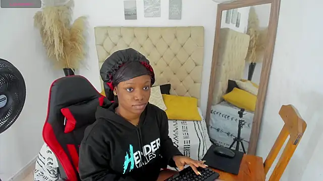 helena copper  online show from December 3, 8:55 pm