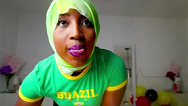 Snapshot of EmmaSanzz_ chatting on September 22, 12:14 pm EmmaSanzz online show from September 22, 12:14 pm