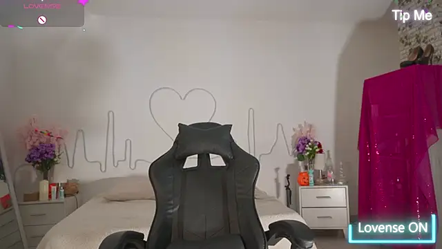 EmmaSanzz  online show from November 7, 12:00 pm