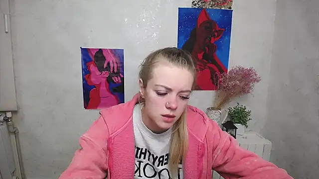 Snapshot of AliceFlirtt_ chatting on October 6, 7:47 am AliceFlirtt online show from October 6, 7:47 am