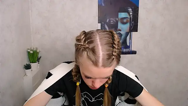 Snapshot of AliceFlirtt_ chatting on September 17, 8:56 am AliceFlirtt online show from September 17, 8:56 am