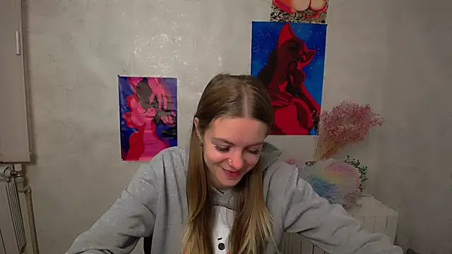 Snapshot of AliceFlirtt_ chatting on October 21, 8:29 am AliceFlirtt online show from October 21, 8:29 am