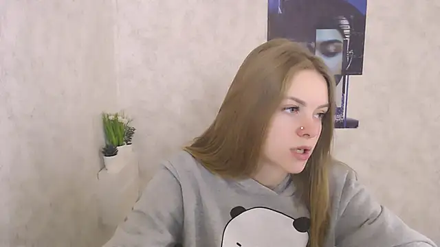 Snapshot of AliceFlirtt_ chatting on October 13, 7:00 am AliceFlirtt online show from October 13, 7:00 am