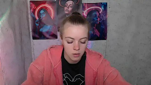 Snapshot of AliceFlirtt_ chatting on September 24, 8:13 am AliceFlirtt online show from September 24, 8:13 am