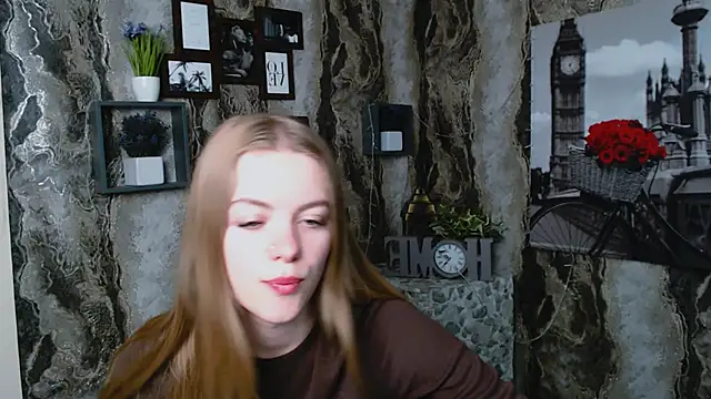 Snapshot of AliceFlirtt_ chatting on September 22, 10:03 am AliceFlirtt online show from September 22, 10:03 am
