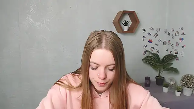 Snapshot of AliceFlirtt_ chatting on September 26, 7:17 am AliceFlirtt online show from September 26, 7:17 am