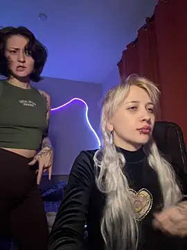 Dooubletroublee online show from April 18, 11:04 pm