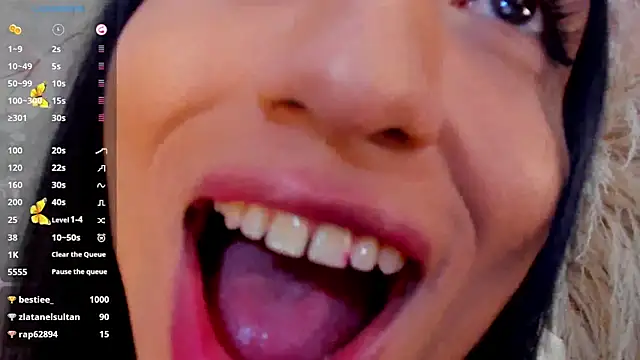 tamarafoxy  online show from April 18, 3:14 pm