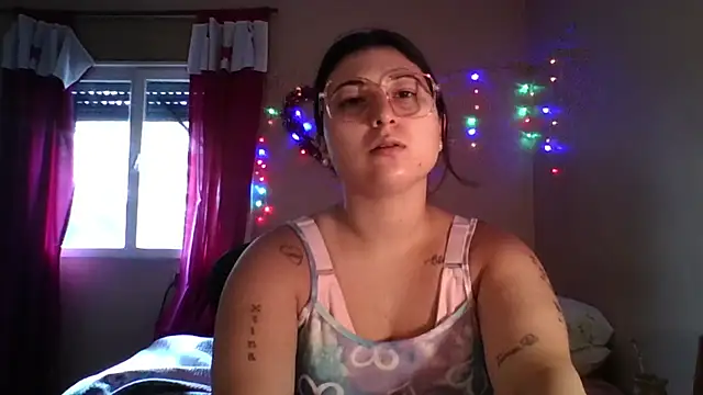 imsohornydacom online show from February 3, 5:39 pm