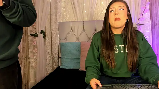 BradLovEmma  online show from October 18, 1:03 pm