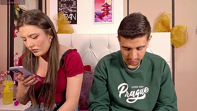 BradLovEmma  online show from December 3, 2:25 am